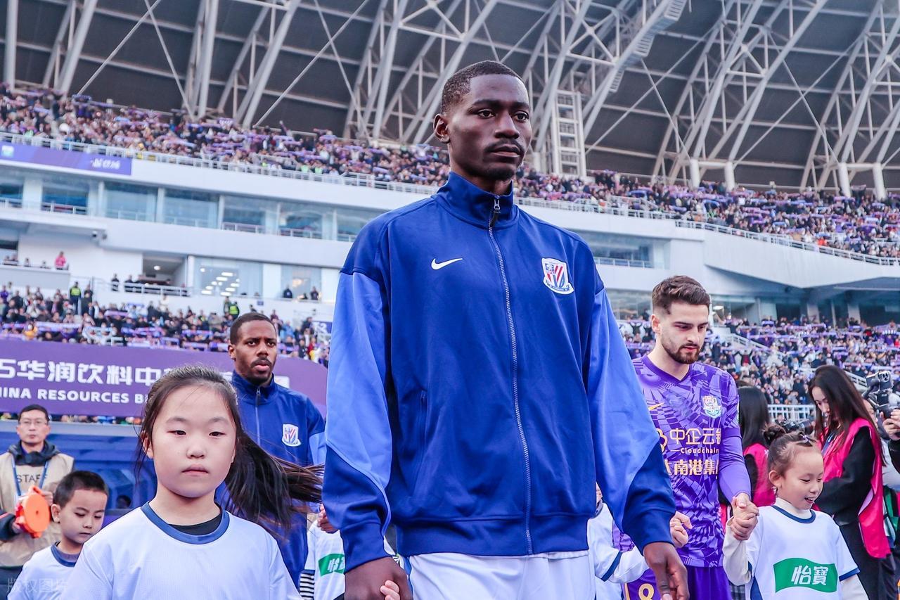 开云下载-申花28岁新王牌外援来了！合同细节曝光，将挤走阿苏埃or米内罗？