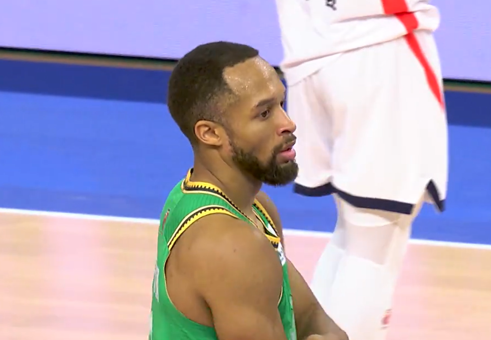 伤心！辽宁队小外援带着老婆、孩子默默地离开沈阳 无人送别