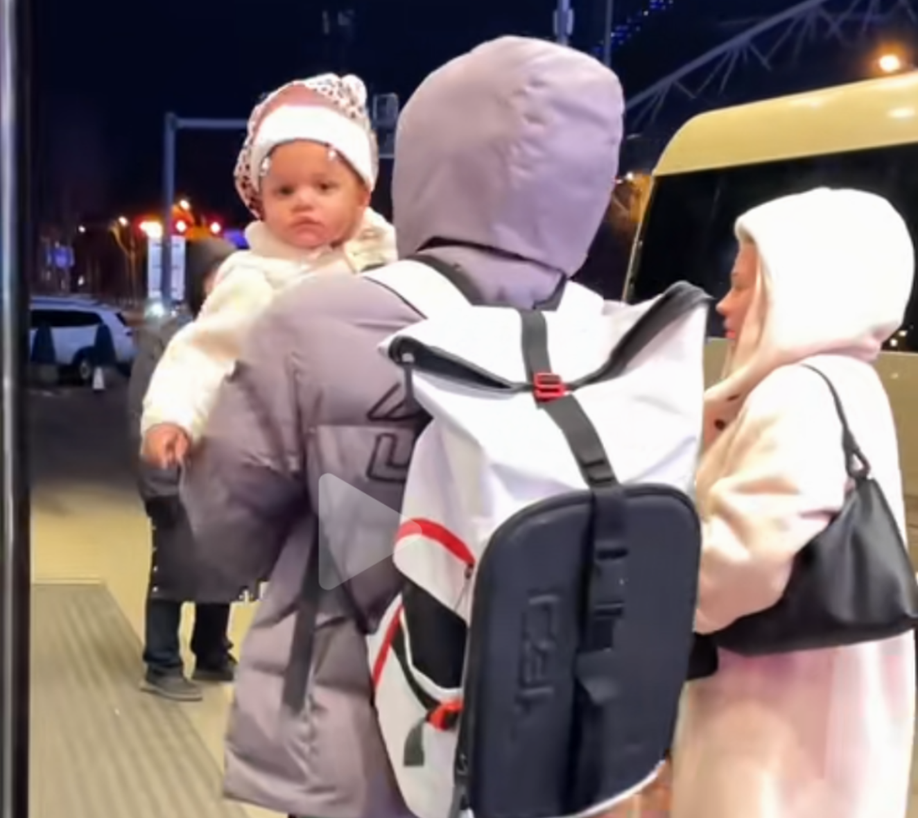 伤心！辽宁队小外援带着老婆、孩子默默地离开沈阳 无人送别