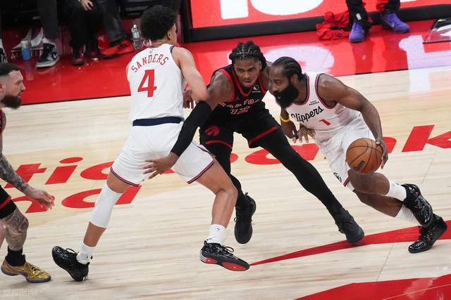 开云在线-梦回巅峰!昔日雷霆三少同天爆发,同砍25+带领球队赢下比赛