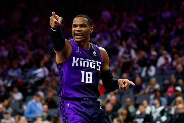 开云在线-梦回巅峰!昔日雷霆三少同天爆发,同砍25+带领球队赢下比赛