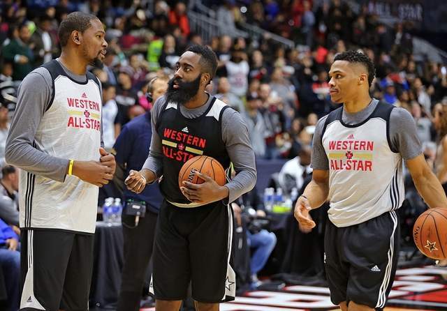 开云在线-梦回巅峰!昔日雷霆三少同天爆发,同砍25+带领球队赢下比赛