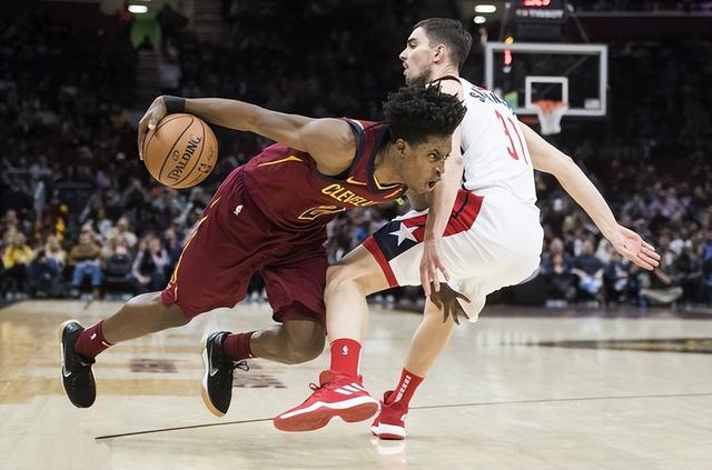 剧本杀！外来和尚凌驾本土一哥 塞克斯顿2转变让“三球”成替补|黄蜂|骑士|詹姆斯-布克奈特|科林-塞克斯顿|科林·塞克斯顿_新浪体育_新浪新闻