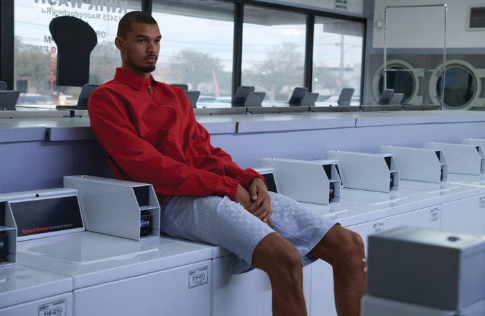 文班登上LOVE杂志：盖帽像毁掉对手的一天 学少林功夫是多年梦想|马刺|圣安东尼奥马刺队|夏洛特黄蜂队|孟菲斯灰熊|文班亚马_新浪体育_新浪新闻