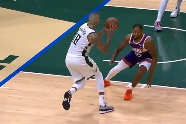 开云体育-得赢球啊！库兹马点飞防守突破欧洲步上篮 已砍赛季新高33分！