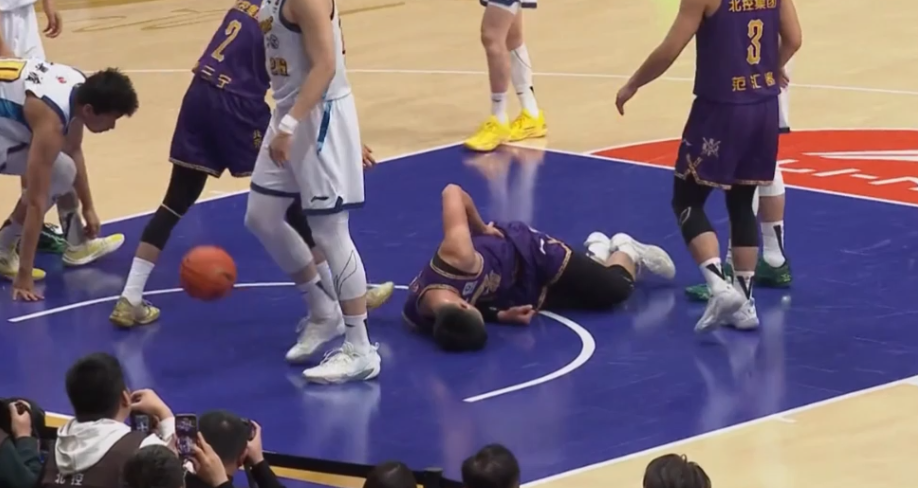 残阵力克浙江！北京传来3好消息，第4外援终于觉醒，小曾即将复出