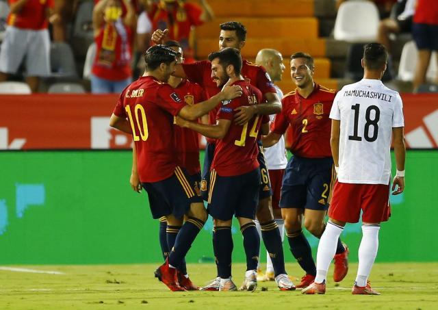 开云APP-恩里克可以永远相信瓦伦系？中锋不灵就从边路下手