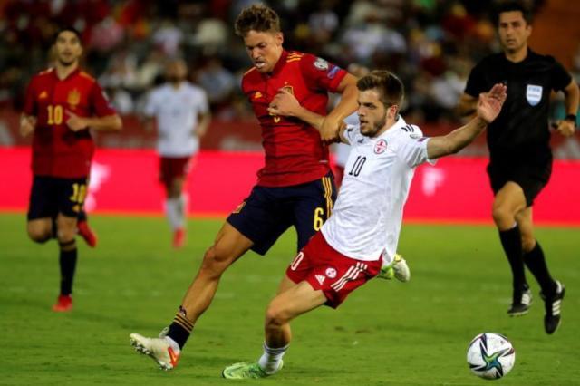 开云APP-恩里克可以永远相信瓦伦系？中锋不灵就从边路下手