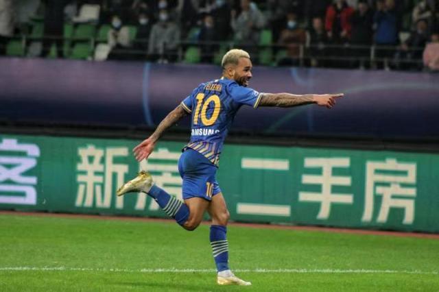 开云APP-土超豪门用情感牌劝说特谢拉 有望降薪8成签约2年