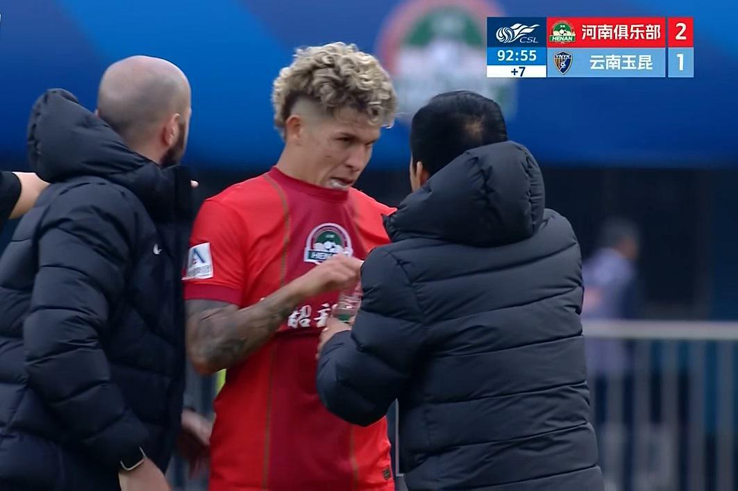 开云APP-河南锋无力隐现？5次得分机会浪费4次，姆布拉中超首球仍差强人意