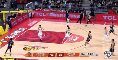 破案！第3节追到差9分，杜锋却撤下萨姆纳的原因找到，奎因要背锅