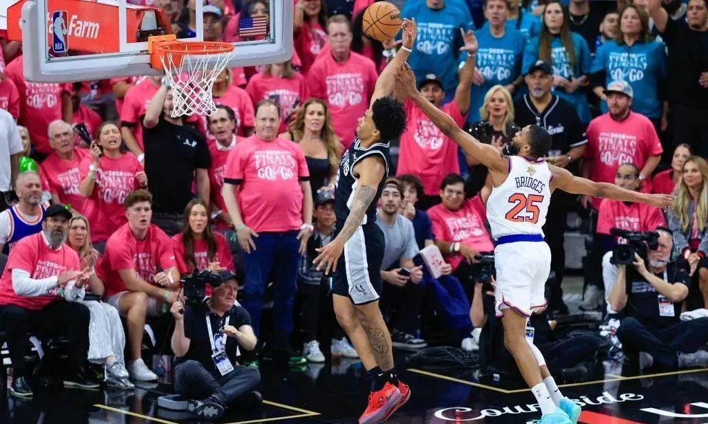 开云下载-NBA总决赛G1大比分0-1！马刺完败尼克斯！文班亚马狂砍26分难救主