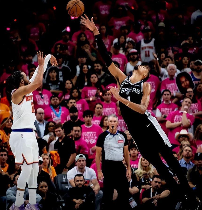 开云下载-NBA总决赛G1大比分0-1！马刺完败尼克斯！文班亚马狂砍26分难救主